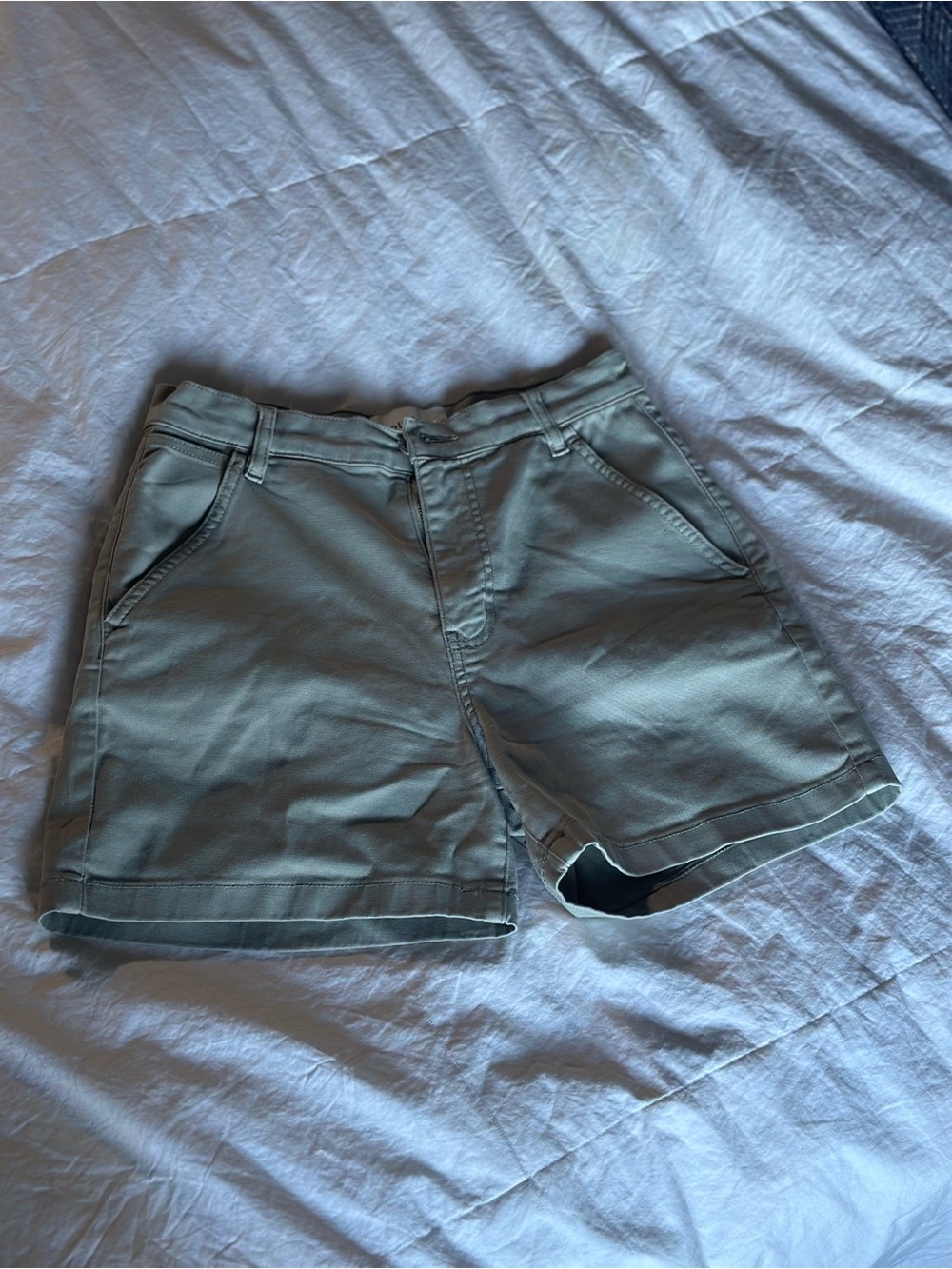 DU/ER Women's Casual Mid-Rise Chino Shorts in Olive